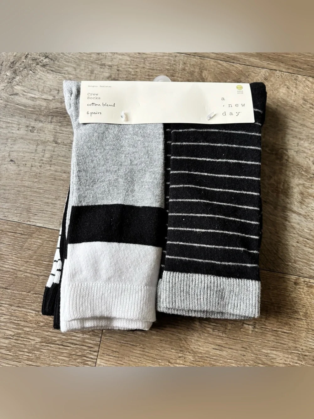 A New Day Women 6pck Crew socks solid/striped print Multicolor shoe size 4-10